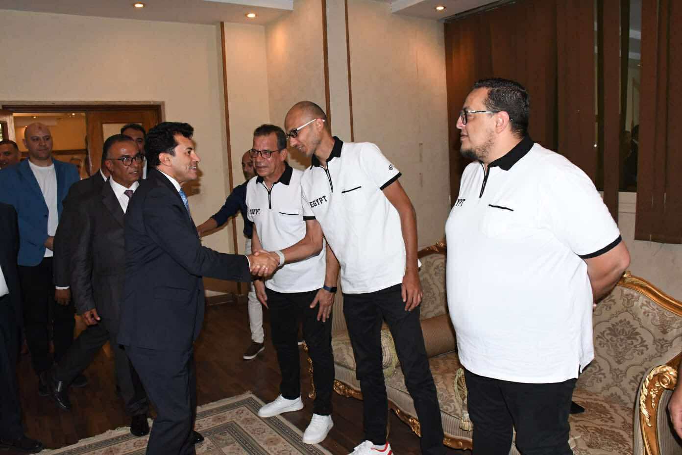 قبل خوض الأفروباسكت.. وزير الرياضة يلتقي منتخب مص لكرة السلة — كورافيا