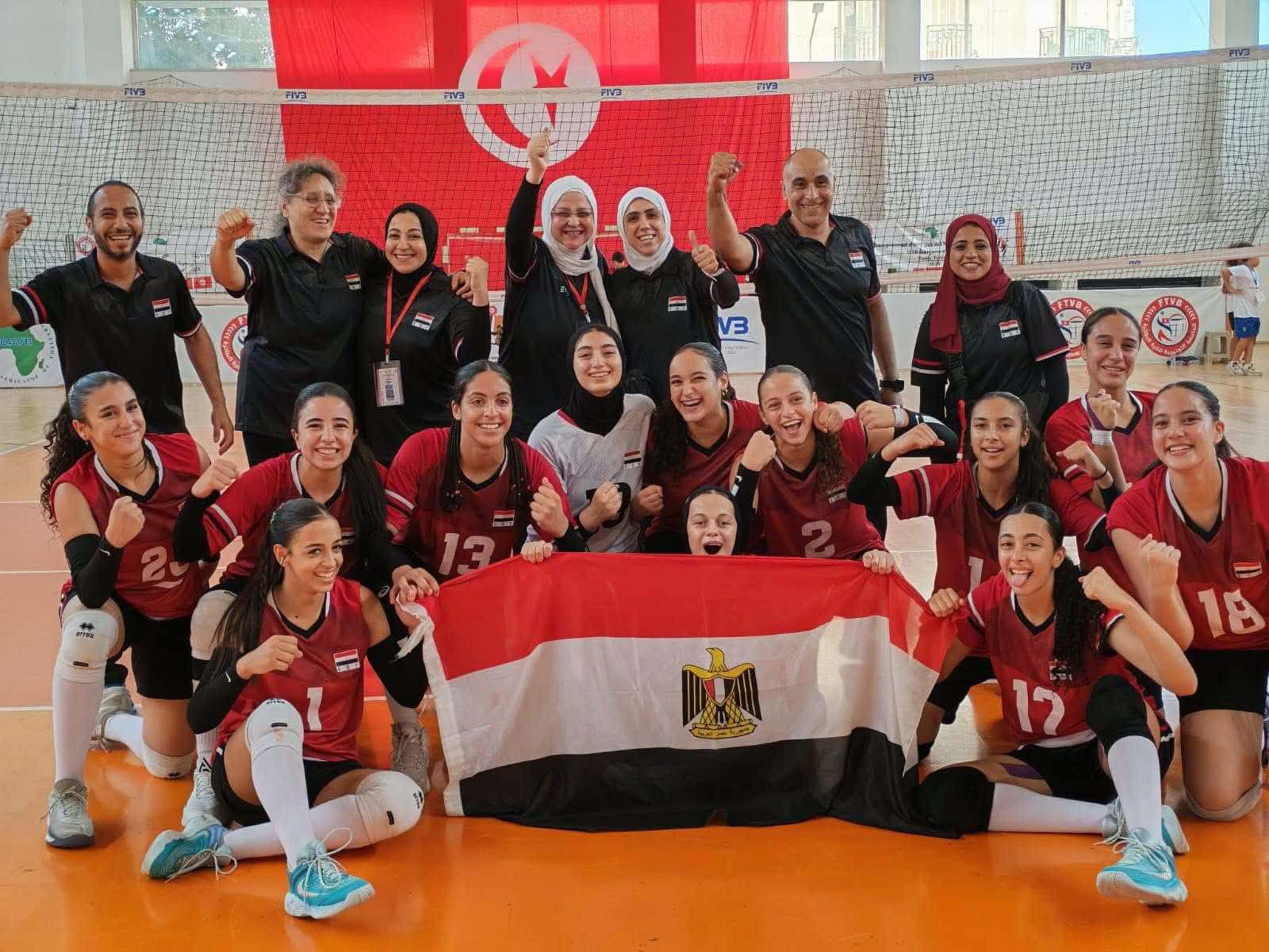 وزير الشباب والرياضة يهنئ ناشئي الكرة الطائرة بتتويجهم ببطولة إفريقيا والتأهل رسمياً إلى بطولة العالم