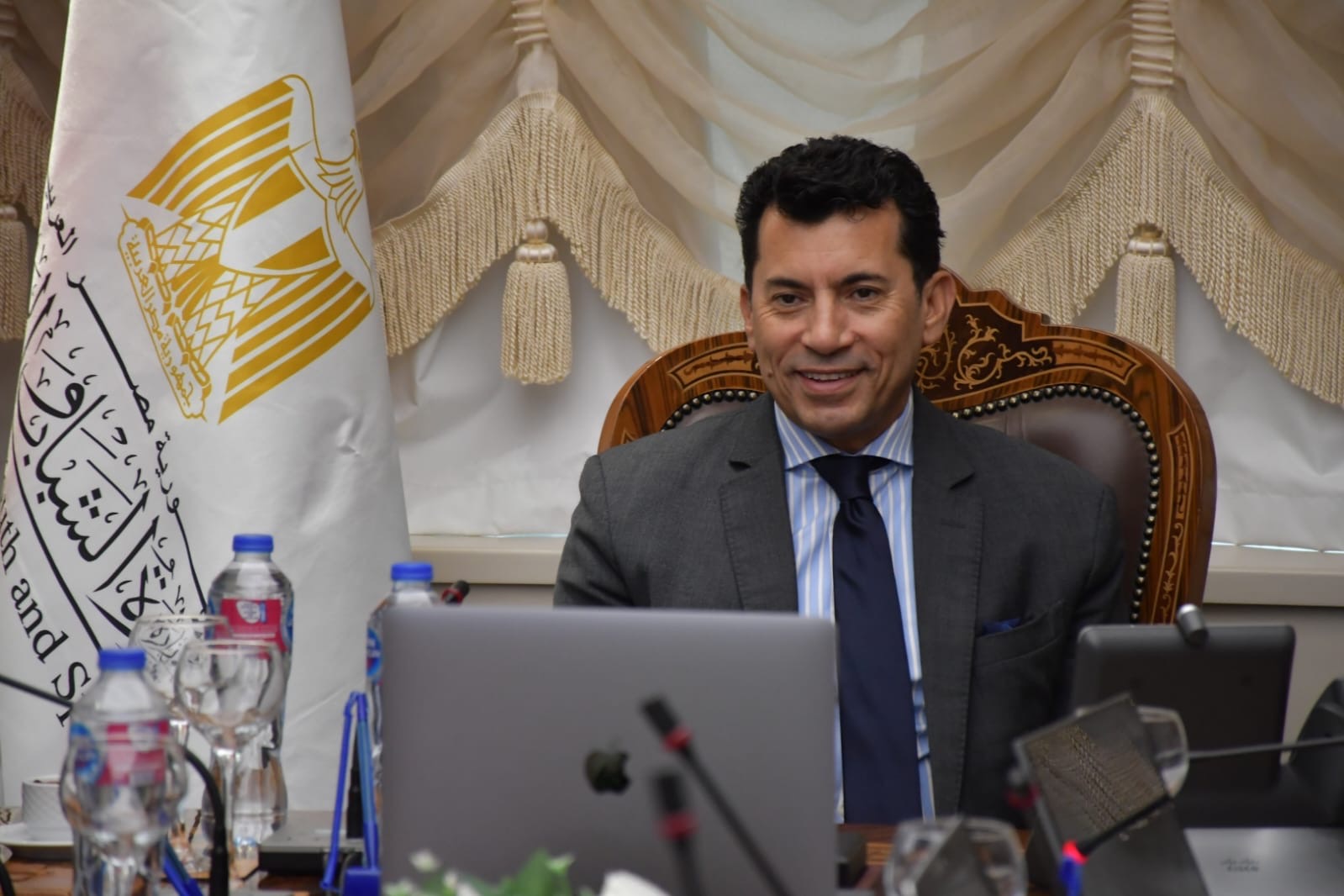 وزير الرياضة يعقد اجتماعاً لمناقشة مقترحات ماراثون زايد الخيري النسخة العاشرة