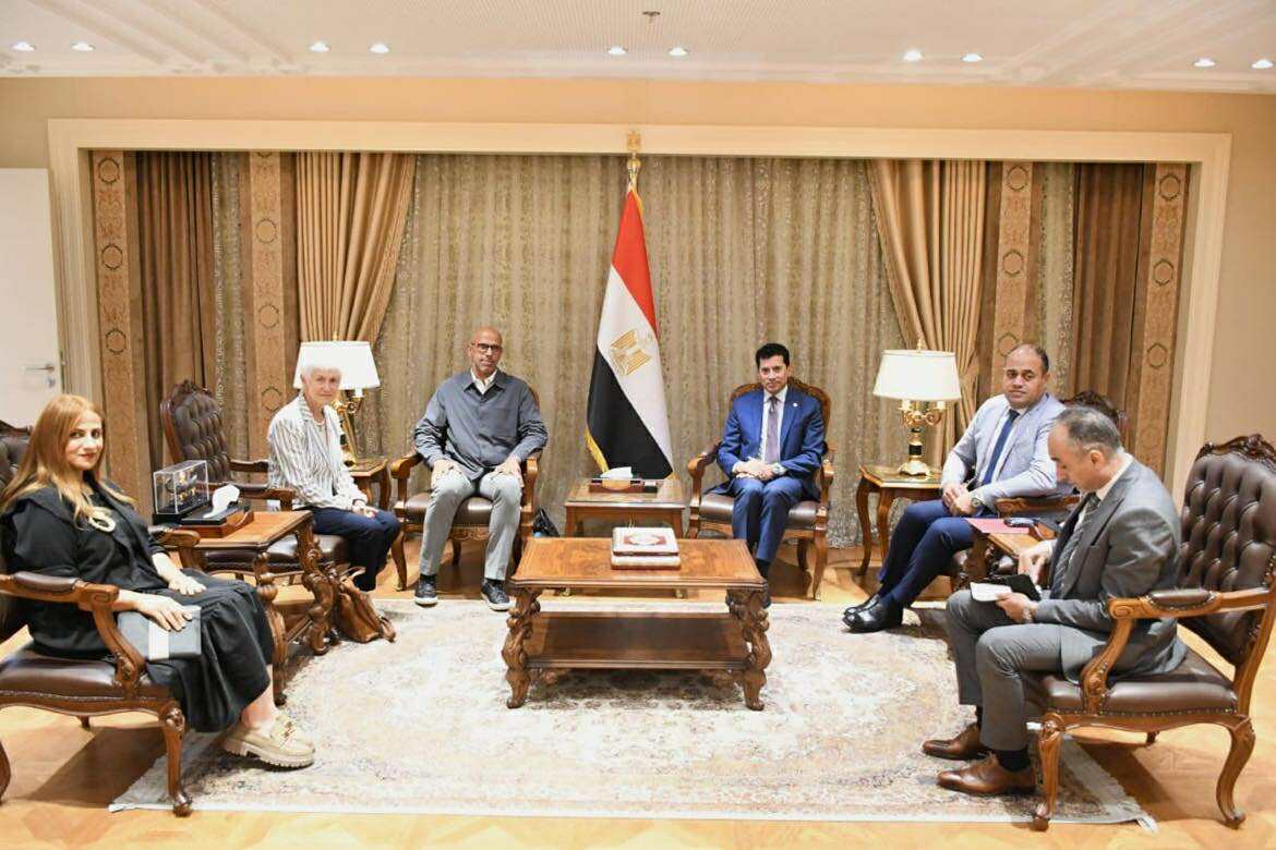 وزير الرياضة يلتقي رئيس الاتحاد الدولي للإسكواش — كورافيا