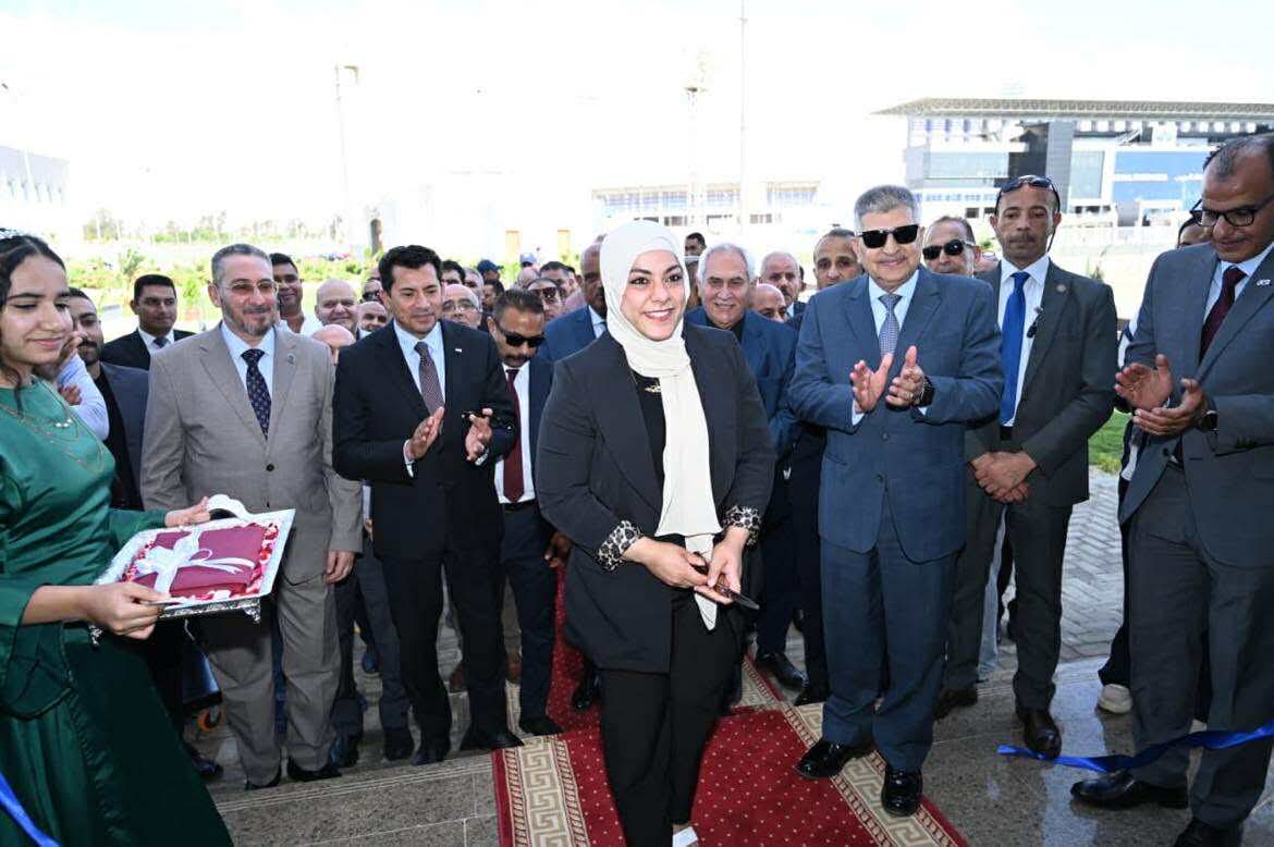 وزير الرياضة والرياضة ورئيس هيئة قناة السويس يشهدان افتتاح الصالة الدولية لرفع الأثقال ” سارة سمير” بالقرية الأولمبية لقناة السويس